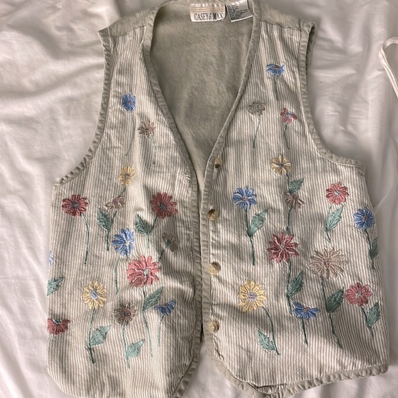 Beading detail is amazing, all beads still remaining. - Picture 1 of 5